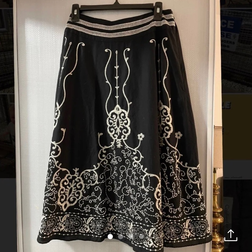 SALE: EMBROIDERED SKIRT